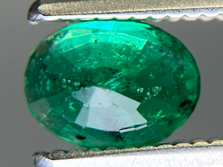 エメラルド 天然 0.531ct 宝石ソーティング付き 6.0㎜×4.6㎜×2.7㎜ ルース（ 裸石 ） 8031YY