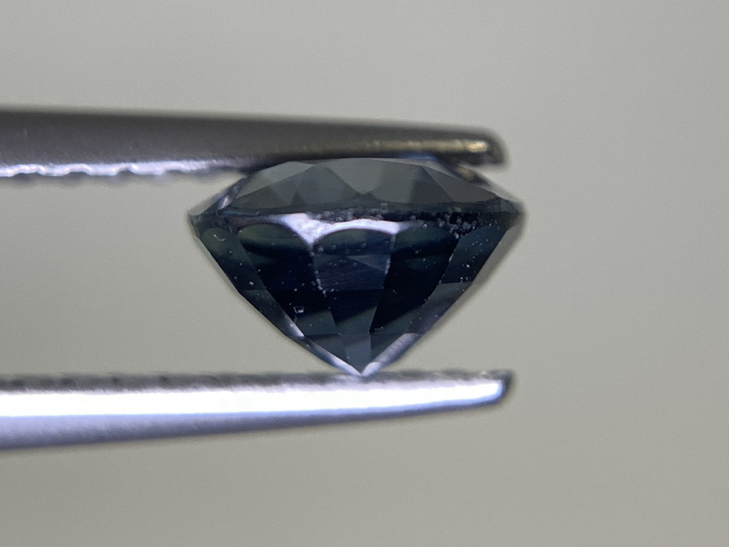 サファイア 1.553ct 宝石ソーティング付き  7.2㎜×6.2㎜×3.8㎜  ルース（ 裸石 ） 2138Y
