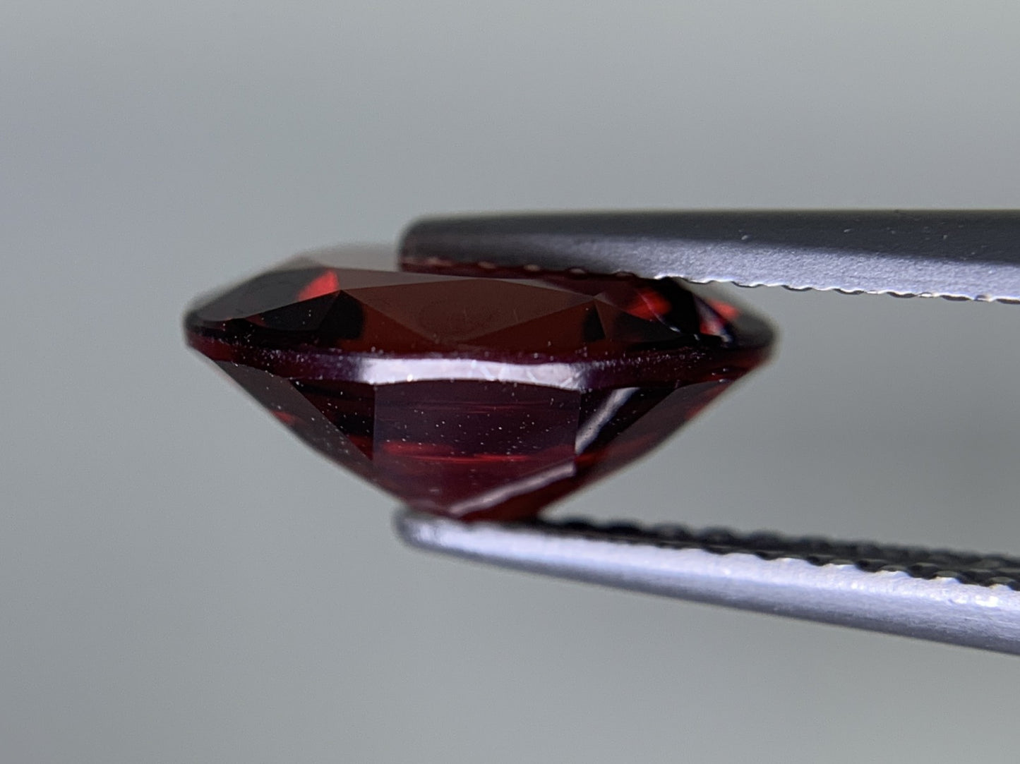 ガーネット 天然  3.054ct  宝石ソーティング付き  10.2㎜×8.3㎜×4.6㎜ ルース（ 裸石 ）  6432Y