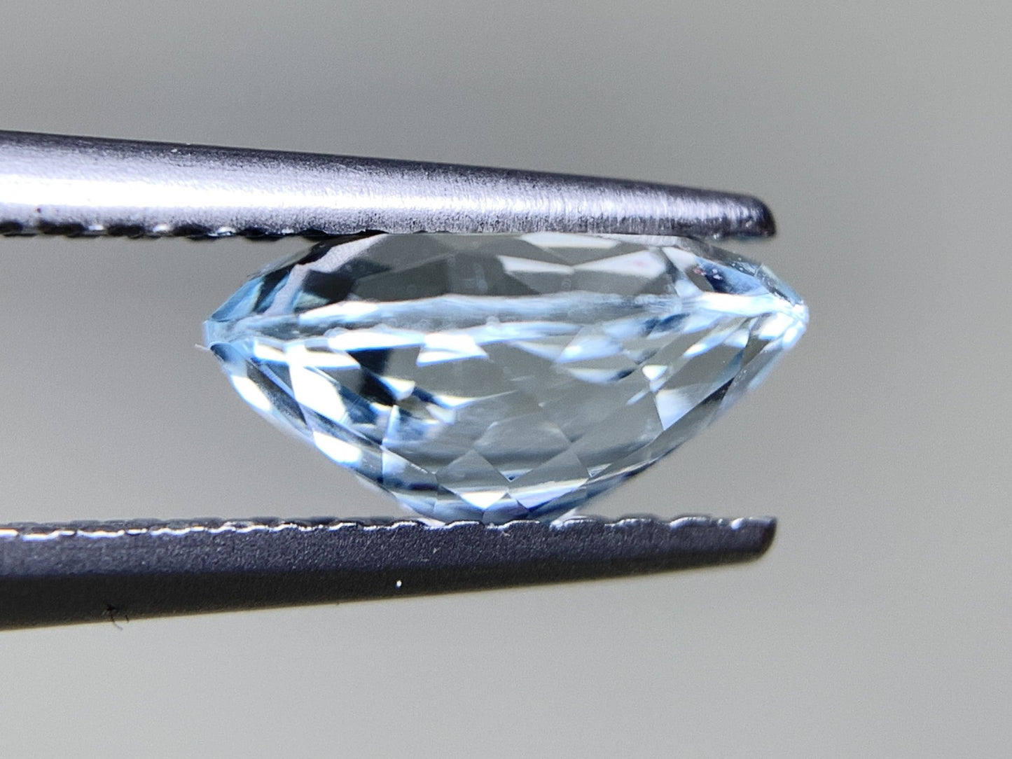 アクアマリン 天然 1.584ct 宝石ソーティング付き 8.9㎜×7.0㎜×4.2㎜ ルース（ 裸石 ） 6972Y