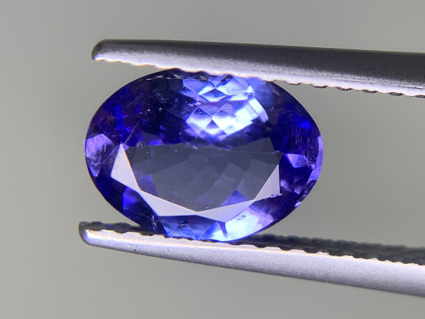 タンザナイト 1.130ct  宝石ソーティング付き  7.9㎜×6.0㎜×3.1㎜  ルース（ 裸石 ） 2129Y