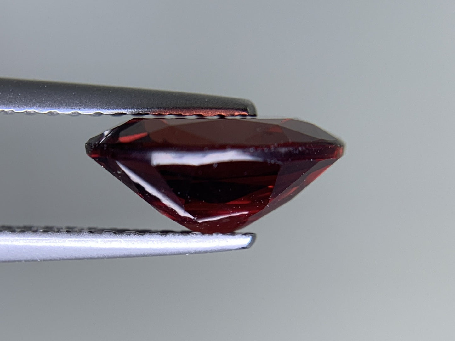 ガーネット 天然  3.054ct  宝石ソーティング付き  10.2㎜×8.3㎜×4.6㎜ ルース（ 裸石 ）  6432Y