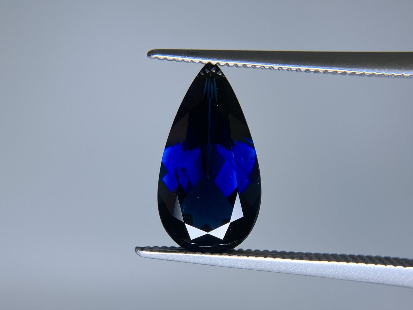インディコライトトルマリン 2.388ct 中央宝石ソーティング付き 13.55㎜×7.32㎜×4.20㎜ ルース（ 裸石 ） 3419S