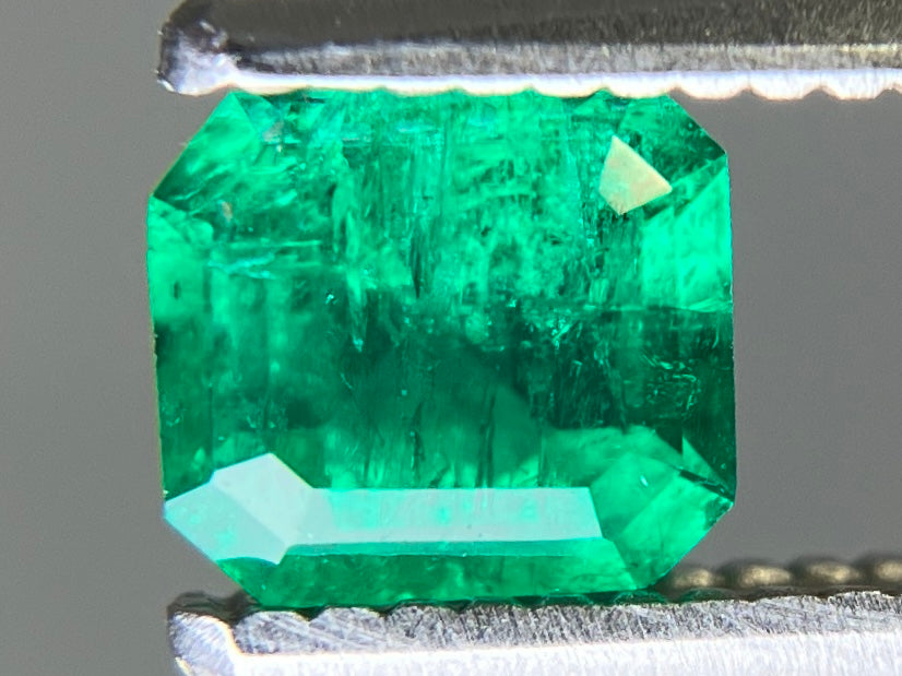 エメラルド 天然 0.417ct 宝石ソーティング付き 4.7㎜×4.2㎜×2.8㎜ ルース（ 裸石 ） 8024YY