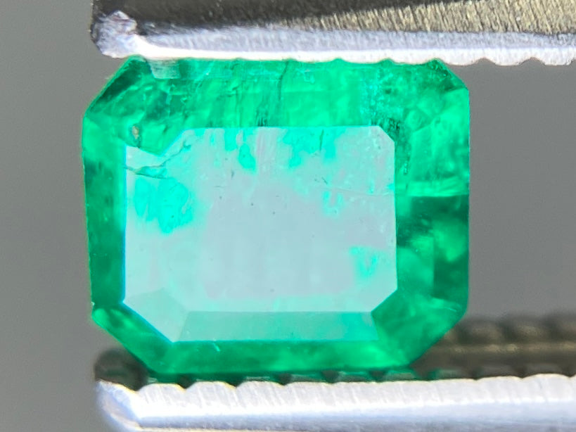 エメラルド 天然 0.417ct 宝石ソーティング付き 4.7㎜×4.2㎜×2.8㎜ ルース（ 裸石 ） 8024YY