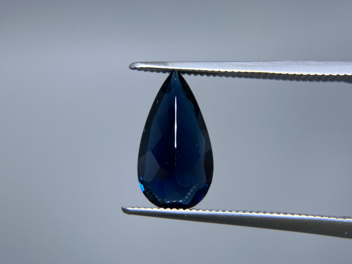 インディコライトトルマリン 2.388ct 中央宝石ソーティング付き 13.55㎜×7.32㎜×4.20㎜ ルース（ 裸石 ） 3419S