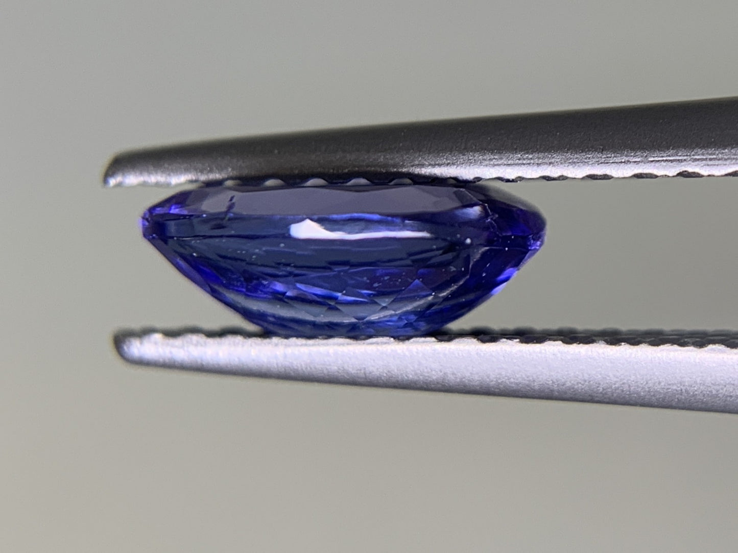 タンザナイト 1.130ct  宝石ソーティング付き  7.9㎜×6.0㎜×3.1㎜  ルース（ 裸石 ） 2129Y