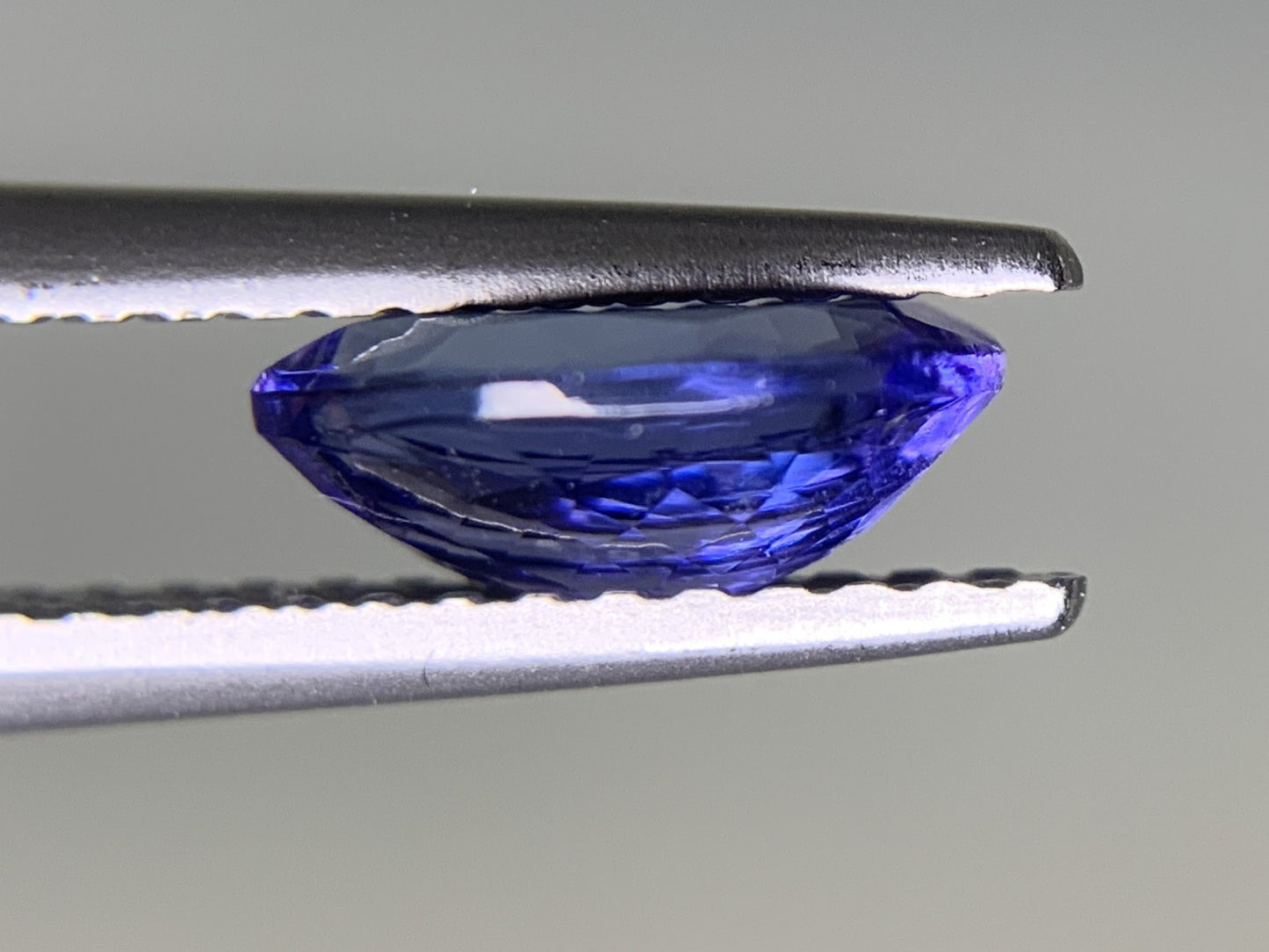 タンザナイト 1.130ct  宝石ソーティング付き  7.9㎜×6.0㎜×3.1㎜  ルース（ 裸石 ） 2129Y