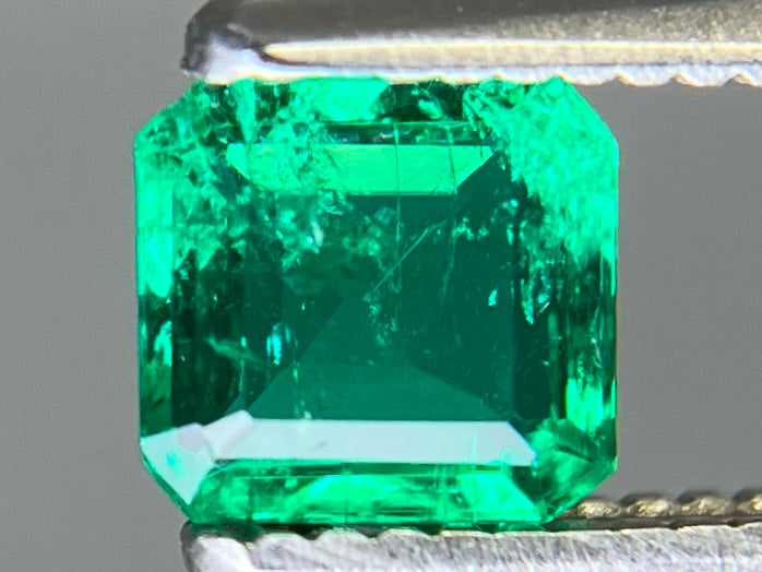 エメラルド 天然 0.421ct 宝石ソーティング付き 4.6㎜×4.4㎜×2.4㎜ ルース（ 裸石 ） 8026YY