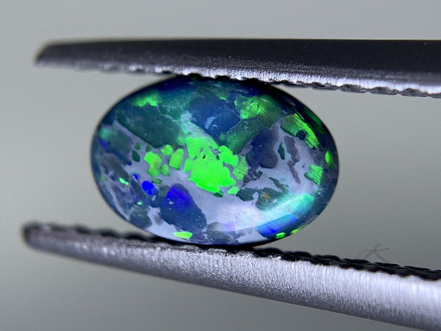 ブラックオパール 天然  0.639ct  宝石ソーティング付き  7.1㎜×4.7㎜×2.9㎜  ルース（ 裸石 ）  5350Y
