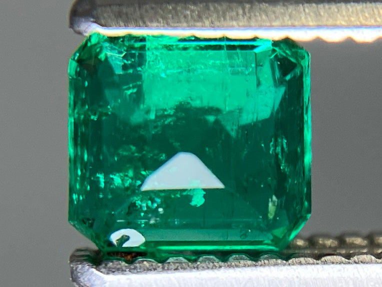 エメラルド 天然 0.421ct 宝石ソーティング付き 4.6㎜×4.4㎜×2.4㎜ ルース（ 裸石 ） 8026YY