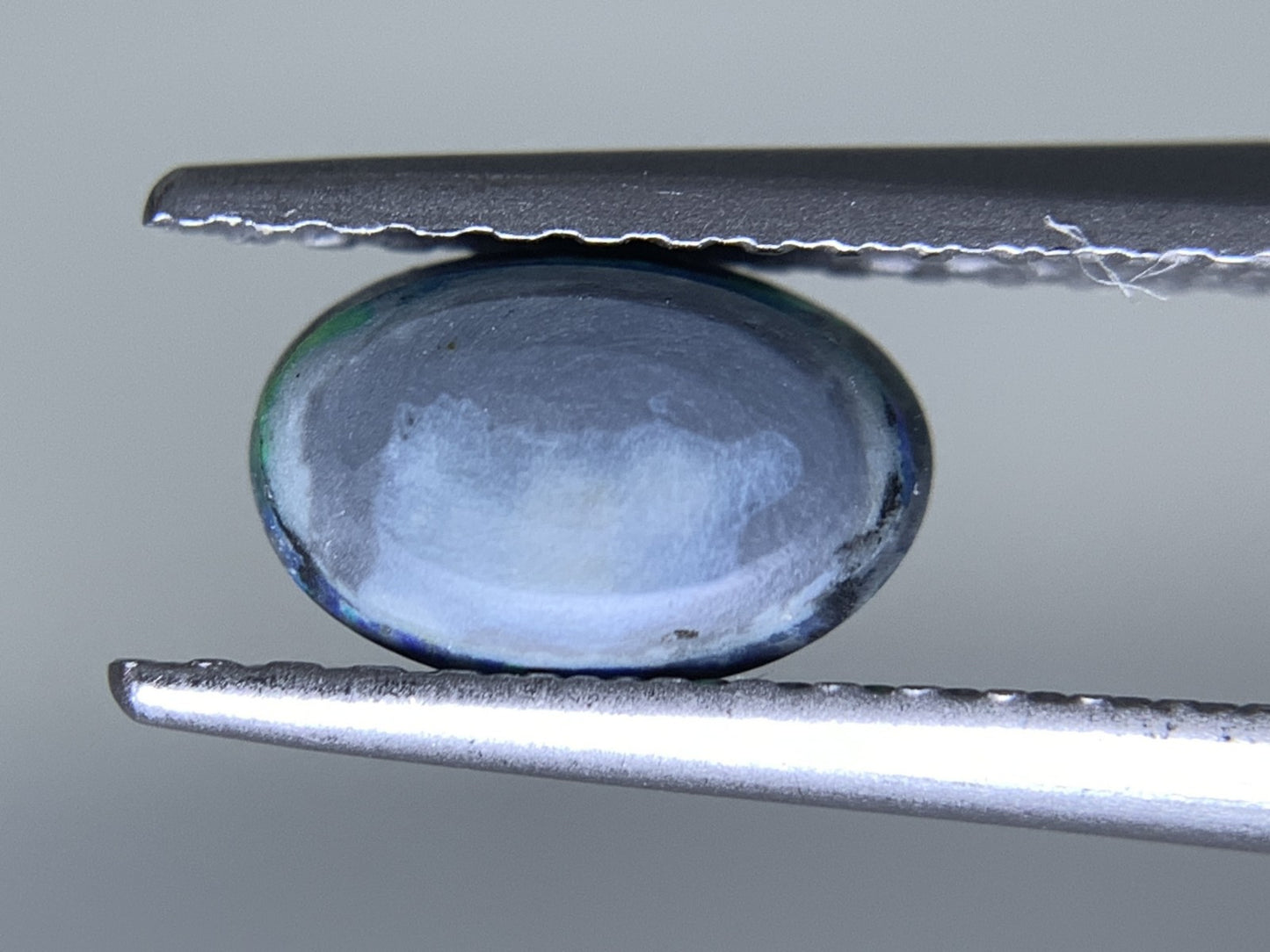 ブラックオパール 天然  0.639ct  宝石ソーティング付き  7.1㎜×4.7㎜×2.9㎜  ルース（ 裸石 ）  5350Y
