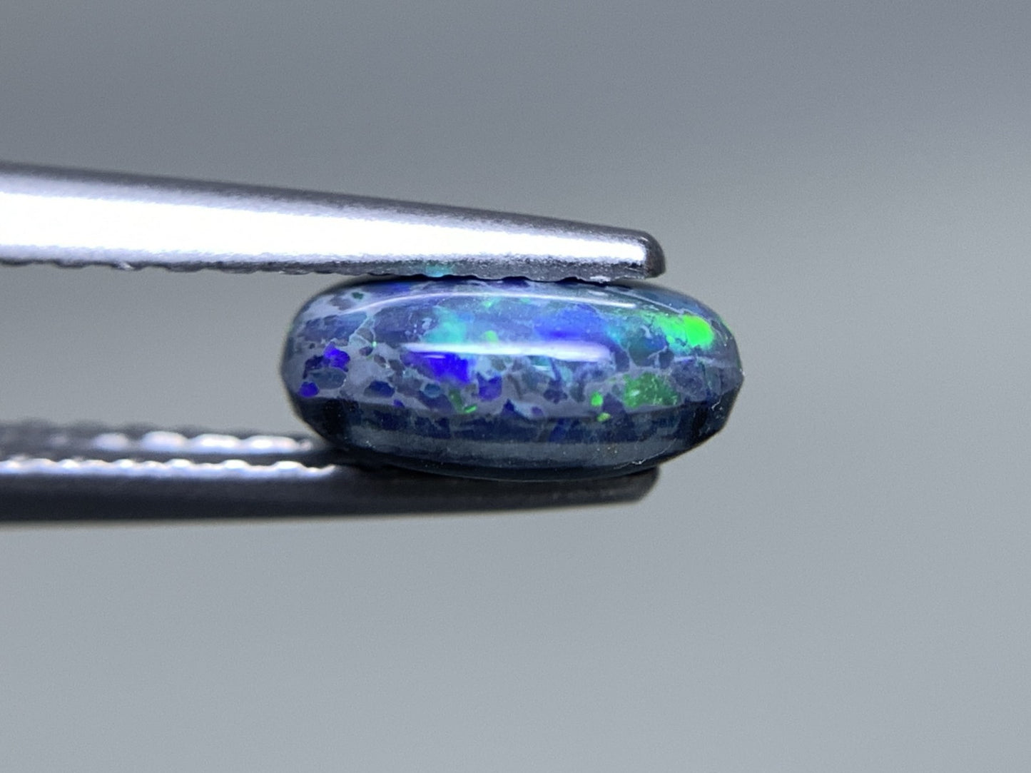 ブラックオパール 天然  0.639ct  宝石ソーティング付き  7.1㎜×4.7㎜×2.9㎜  ルース（ 裸石 ）  5350Y