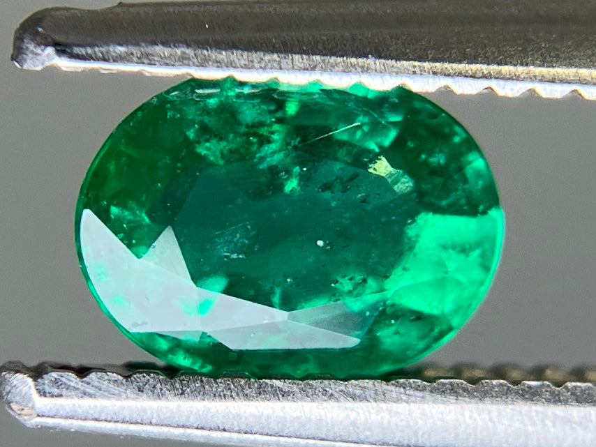 エメラルド 天然 0.487ct 宝石ソーティング付き 5.9㎜×4.4㎜×2.7㎜ ルース（ 裸石 ） 8025YY