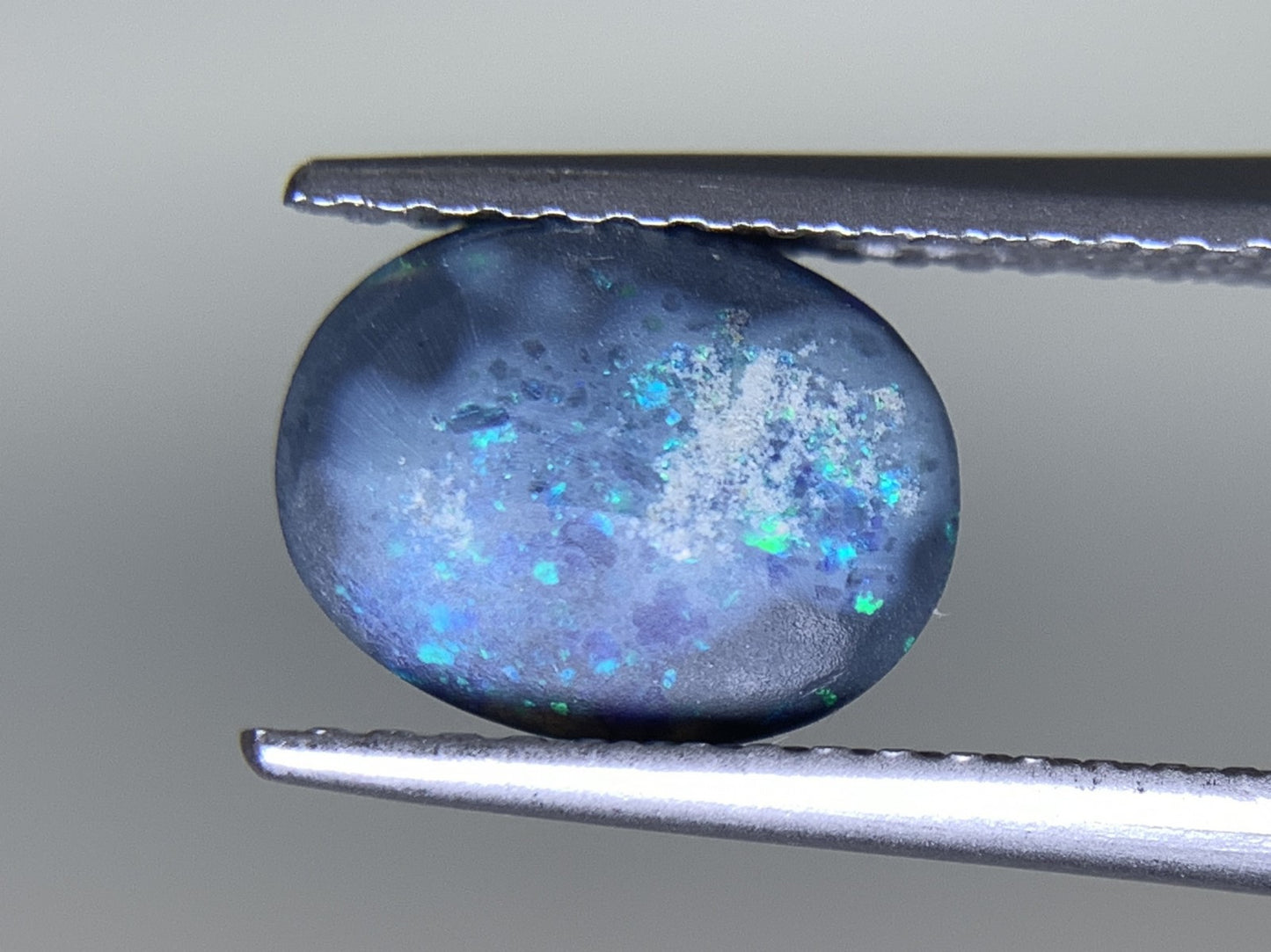 ブラックオパール 天然  0.910ct  宝石ソーティング付き  8.9㎜×6.8㎜×2.5㎜  ルース（ 裸石 ）  5341Y