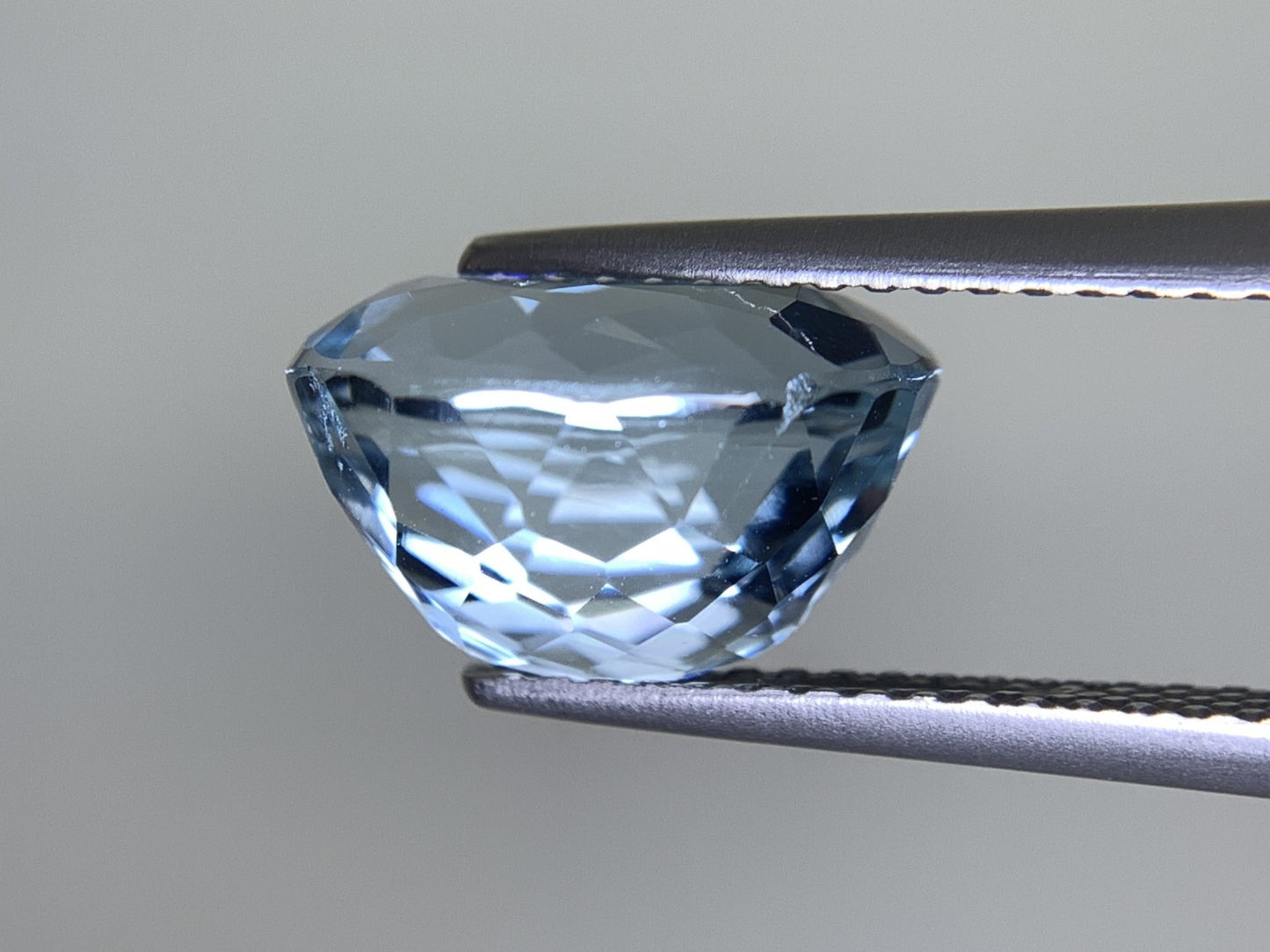 アクアマリン 天然 3.877ct 宝石ソーティング付き 11.0㎜×8.1㎜×6.8㎜ ルース（ 裸石 ） 6968Y