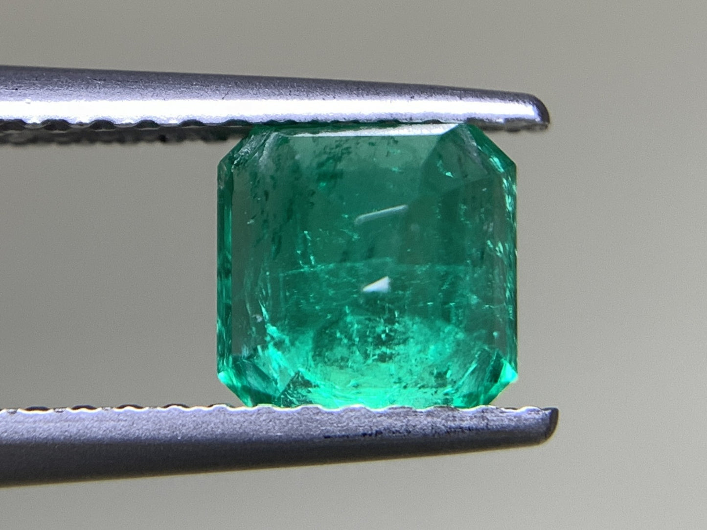 エメラルド  1.124ct  中央宝石ソーティング付き  5.87㎜×5.75㎜×4.52㎜  ルース（ 裸石 ） 3133Y