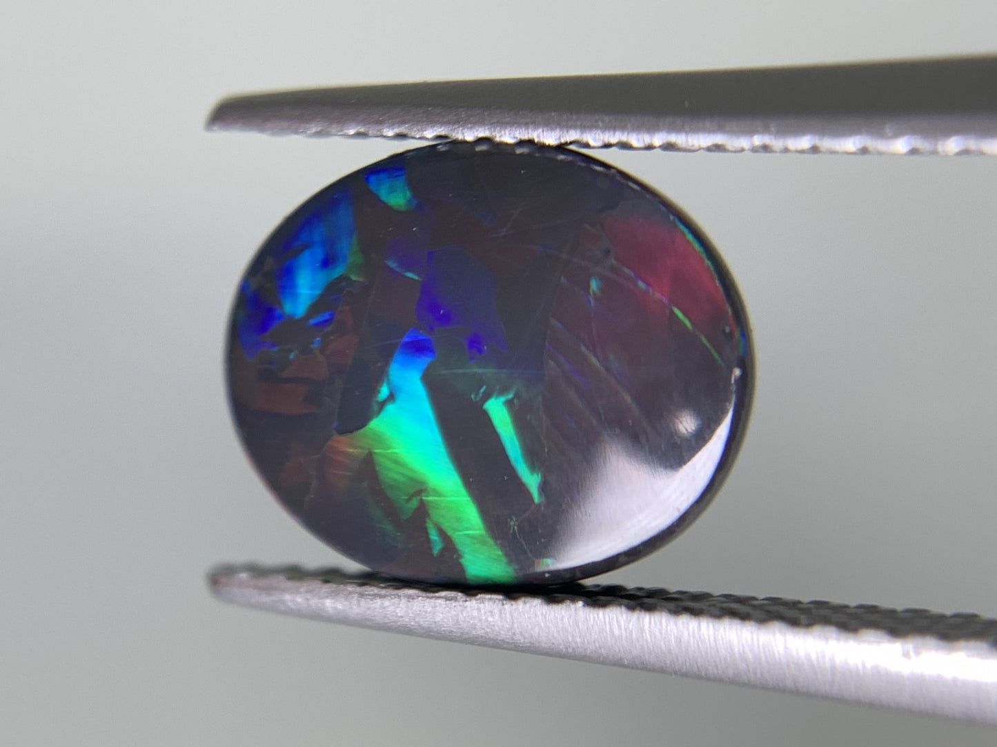 ブラックオパール 1.937ct  中央宝石ソーティング付き  10.6㎜×8.3㎜×3.4㎜  天然 ルース（ 裸石 ） 4524Y