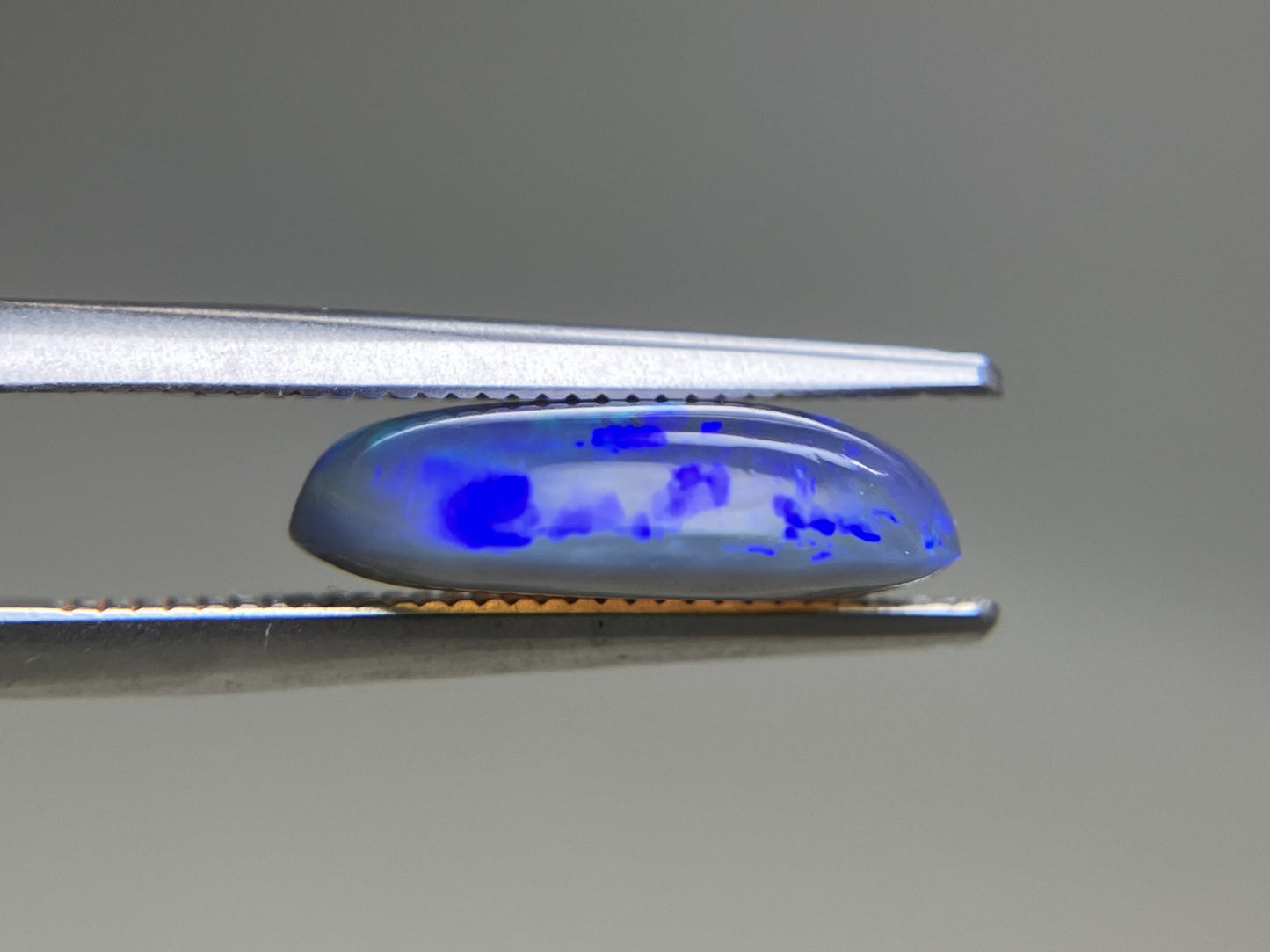 ブラックオパール  天然  2.820ct  中央宝石ソーティング付き  13.2㎜×8.6㎜×3.9㎜  ルース（ 裸石 ） 4873YY