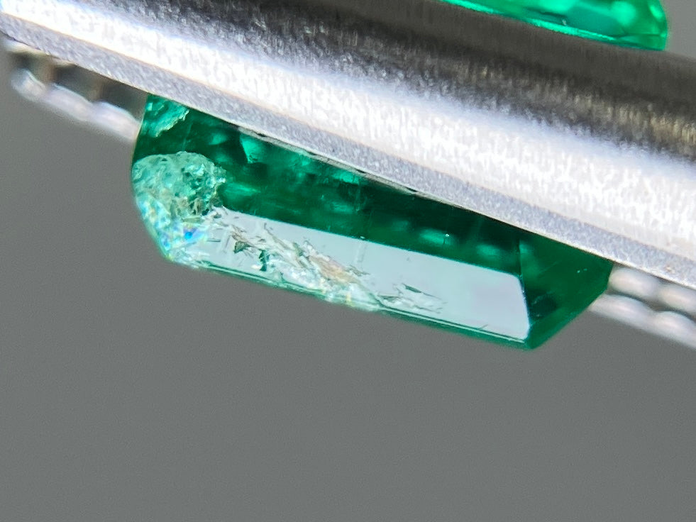 エメラルド 天然 0.793ct 宝石ソーティング付き 5.5㎜×4.7㎜×3.1㎜ ルース（ 裸石 ） 8033YY