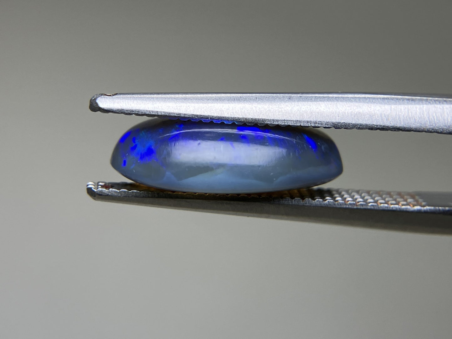ブラックオパール  天然  2.820ct  中央宝石ソーティング付き  13.2㎜×8.6㎜×3.9㎜  ルース（ 裸石 ） 4873YY