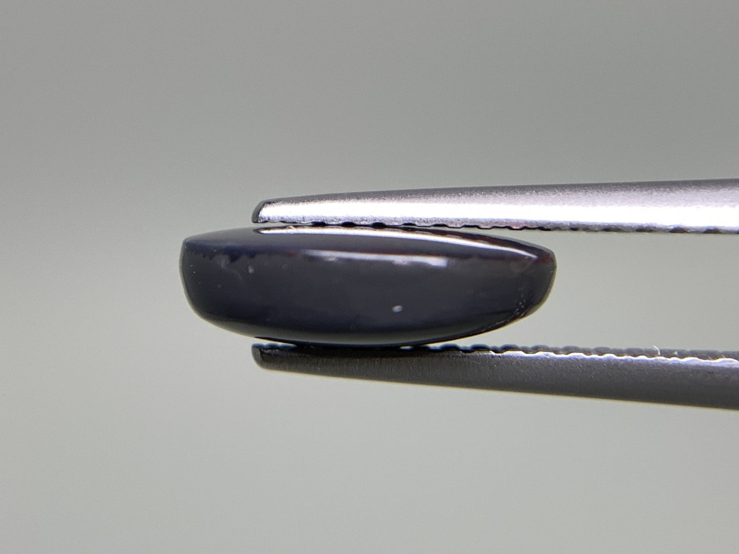 ブラックオパール 1.937ct  中央宝石ソーティング付き  10.6㎜×8.3㎜×3.4㎜  天然 ルース（ 裸石 ） 4524Y