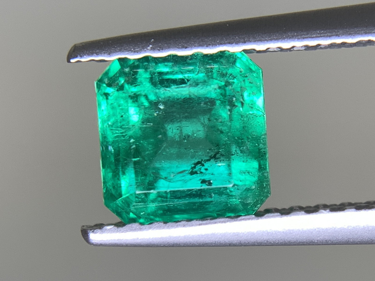 エメラルド  1.124ct  中央宝石ソーティング付き  5.87㎜×5.75㎜×4.52㎜  ルース（ 裸石 ） 3133Y