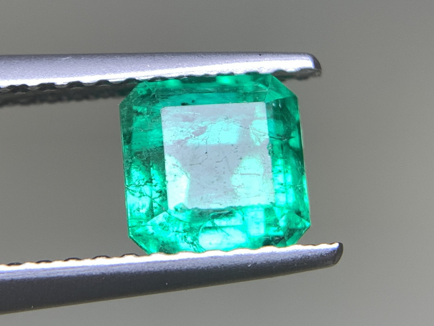 エメラルド  1.124ct  中央宝石ソーティング付き  5.87㎜×5.75㎜×4.52㎜  ルース（ 裸石 ） 3133Y
