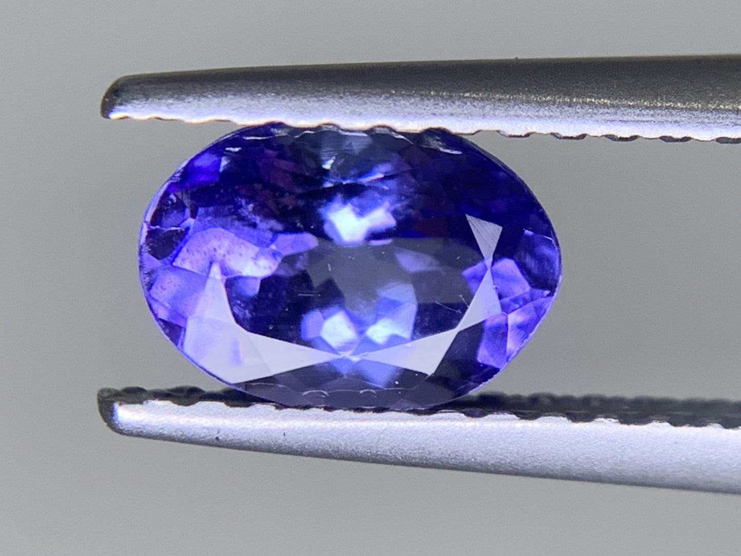 タンザナイト 0.951ct 宝石ソーティング付き 6.8㎜×5.0㎜×3.8㎜ ルース（ 裸石 ） 2066Y