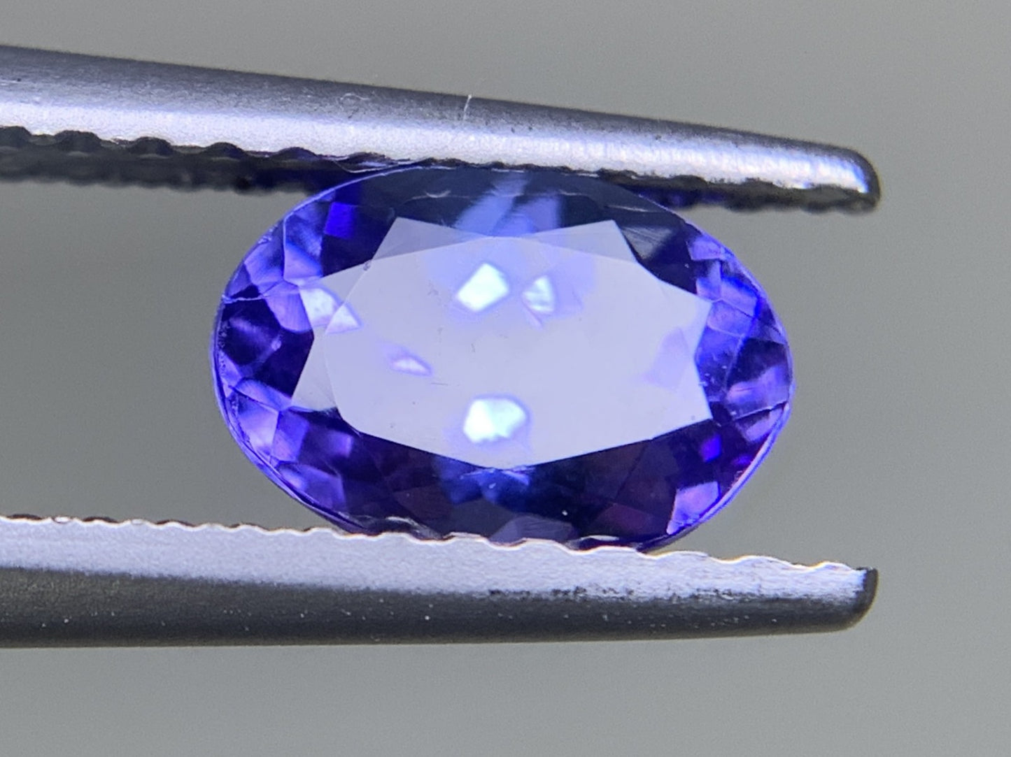 タンザナイト 0.951ct 宝石ソーティング付き 6.8㎜×5.0㎜×3.8㎜ ルース（ 裸石 ） 2066Y
