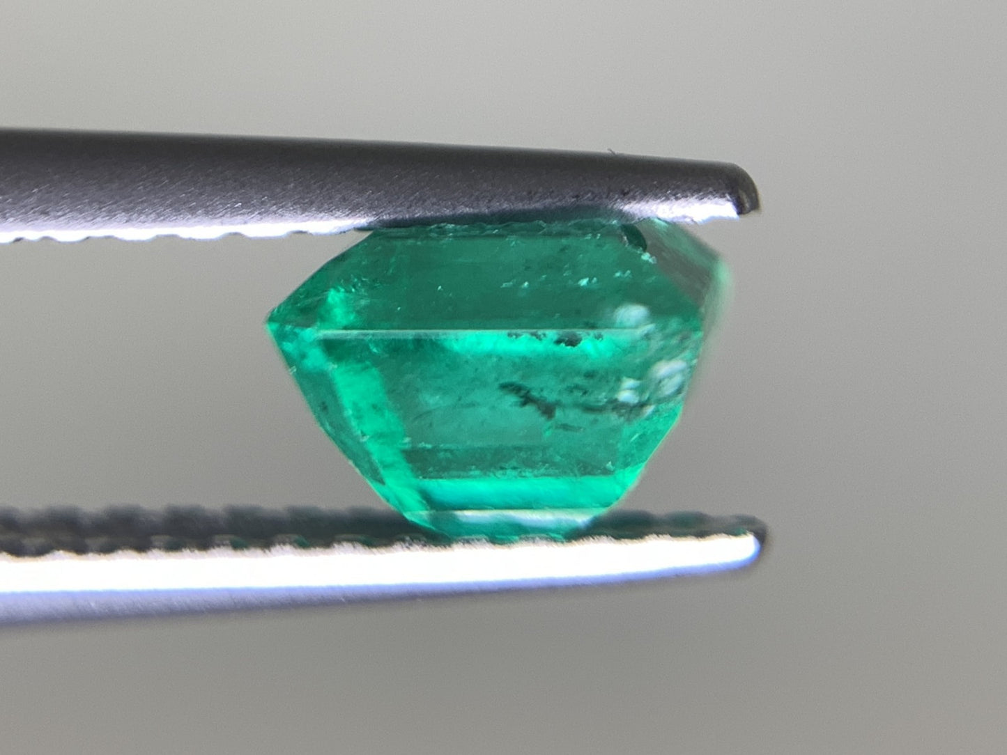 エメラルド  1.124ct  中央宝石ソーティング付き  5.87㎜×5.75㎜×4.52㎜  ルース（ 裸石 ） 3133Y