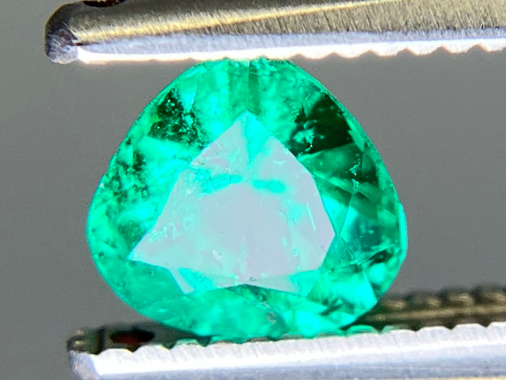 エメラルド 天然 0.533ct 宝石ソーティング付き 5.2㎜×5.3㎜×3.6㎜ ルース（ 裸石 ） 8028YY