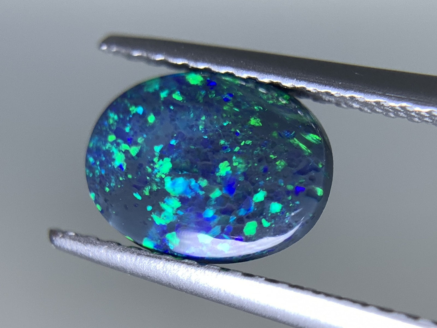 ブラックオパール 天然  0.910ct  宝石ソーティング付き  8.9㎜×6.8㎜×2.5㎜  ルース（ 裸石 ）  5341Y