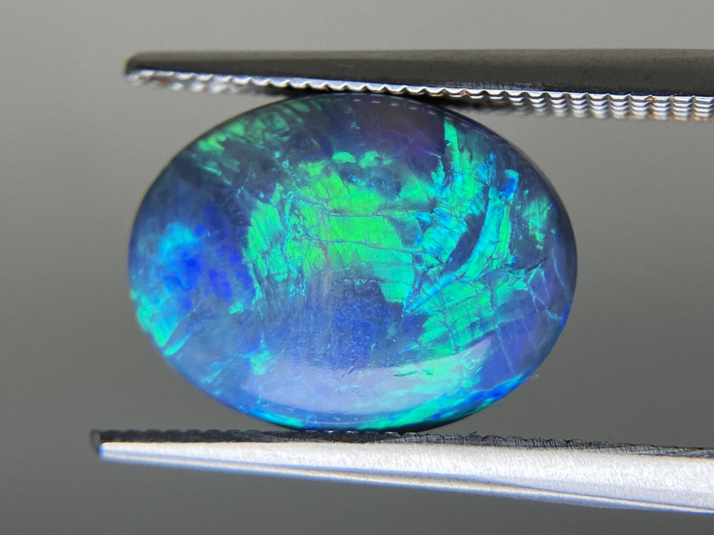 ブラックオパール  天然  4.118ct  中央宝石ソーティング付き  13.6㎜×10.5㎜×4.6㎜   ルース（ 裸石 ） 4876YY