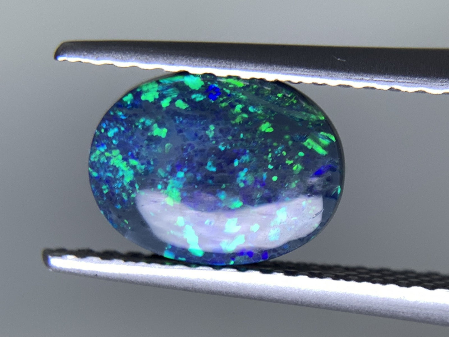 ブラックオパール 天然  0.910ct  宝石ソーティング付き  8.9㎜×6.8㎜×2.5㎜  ルース（ 裸石 ）  5341Y