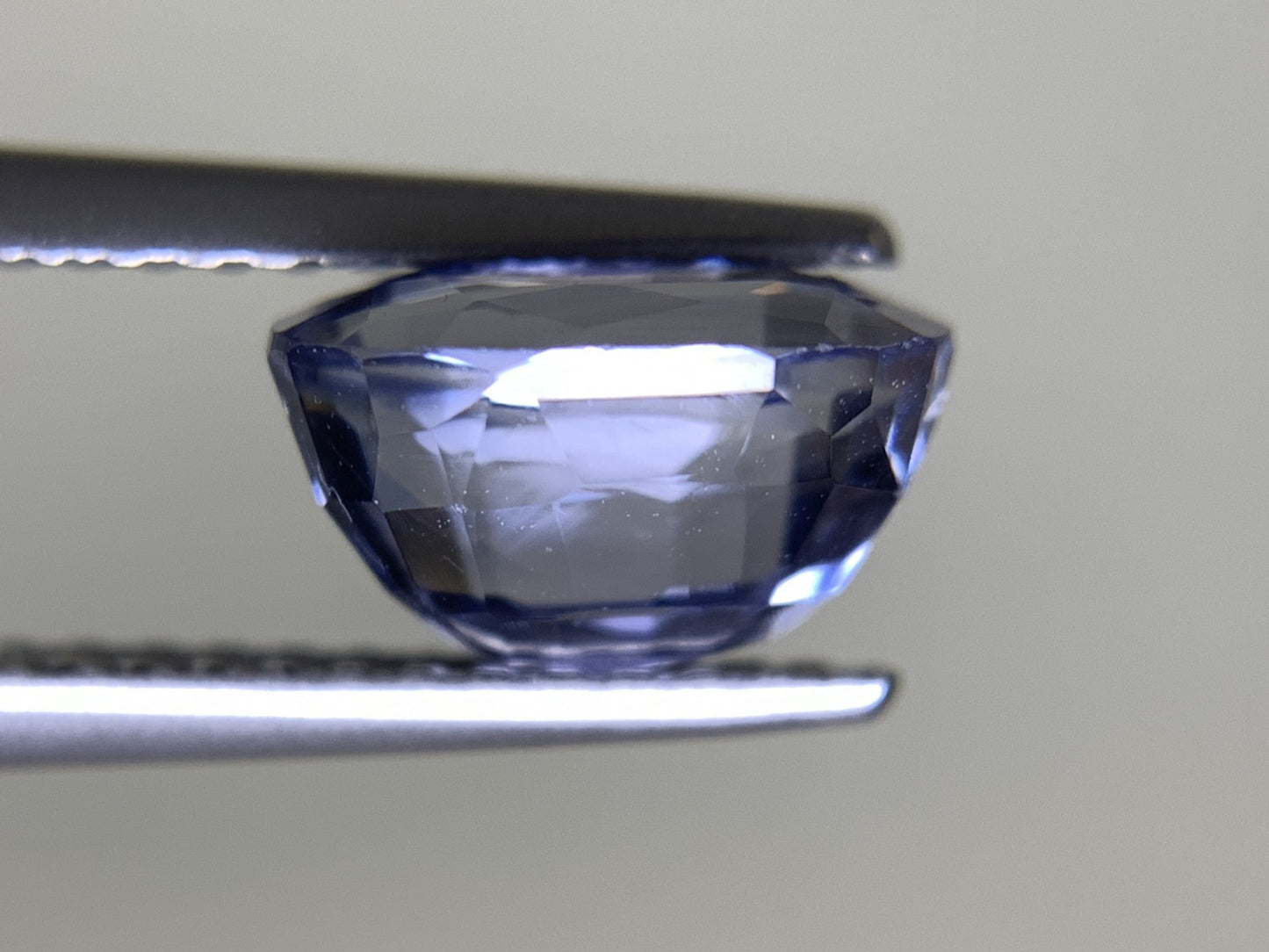 バイオレットサファイア 2.067ct 宝石ソーティング付き  8.0㎜×5.4㎜×5.0㎜  ルース（ 裸石 ） 2367Y