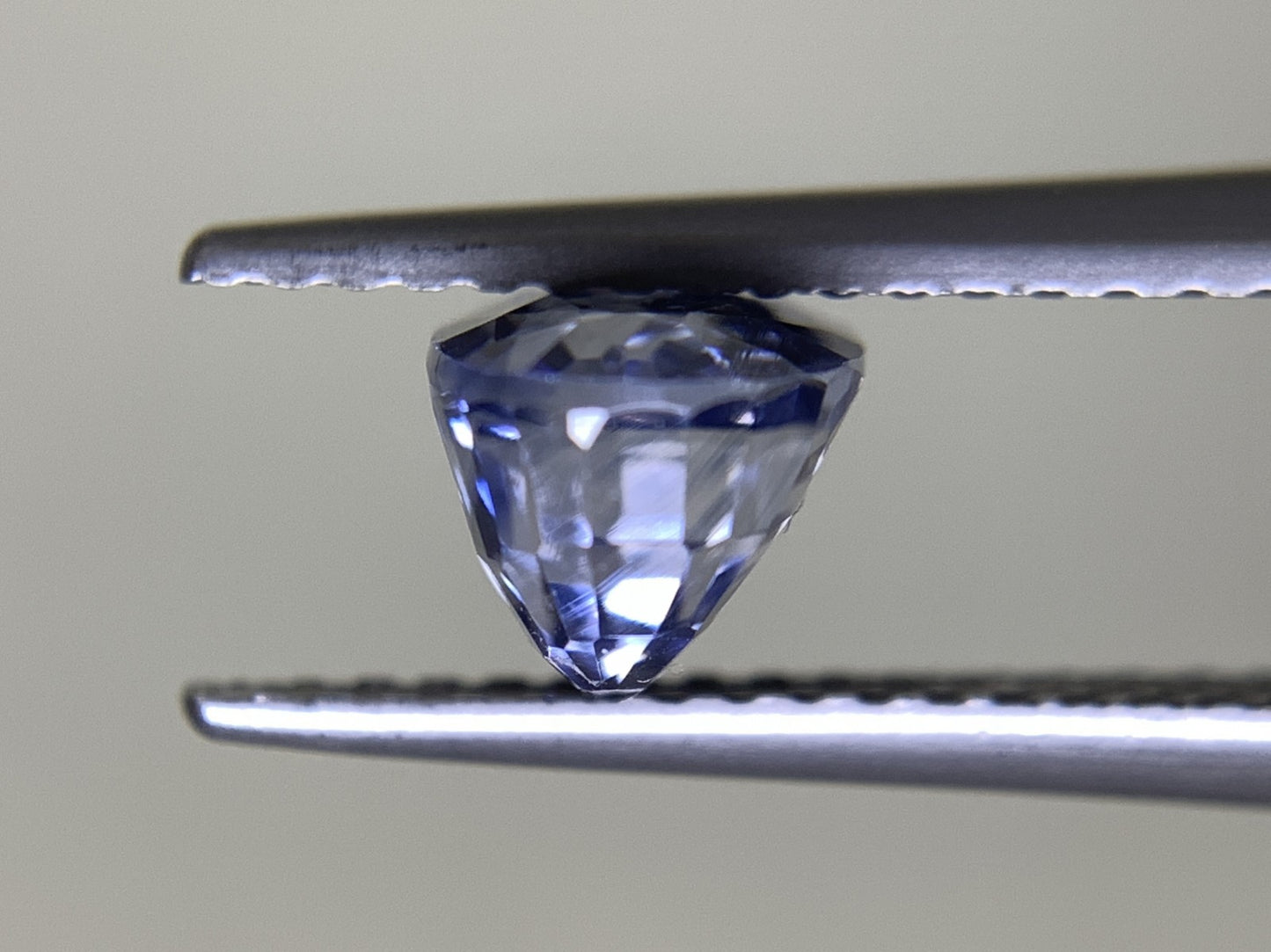 バイオレットサファイア 2.067ct 宝石ソーティング付き  8.0㎜×5.4㎜×5.0㎜  ルース（ 裸石 ） 2367Y