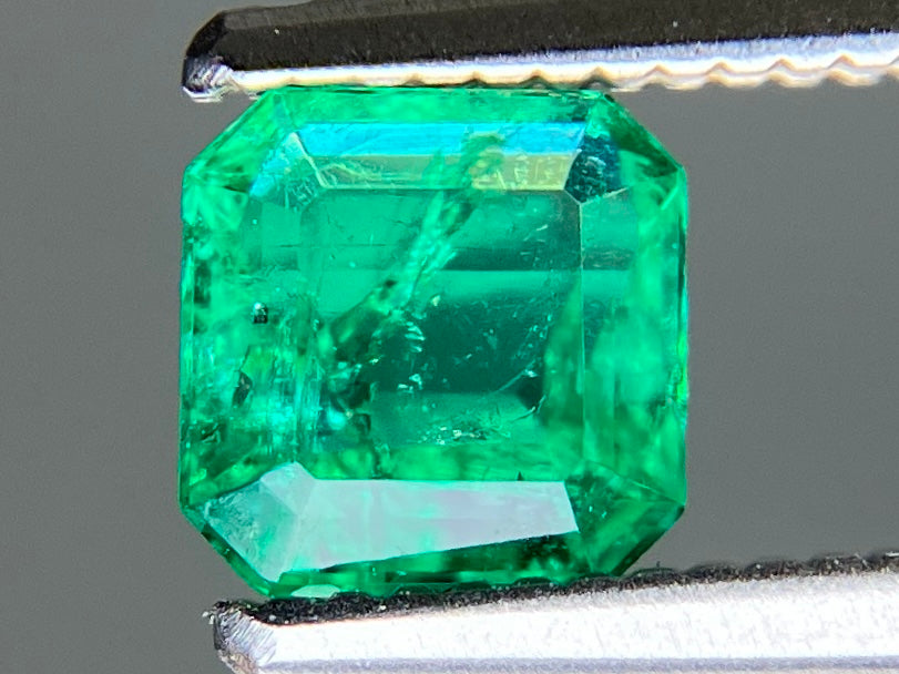 エメラルド 天然 0.587ct 宝石ソーティング付き 5.0㎜×4.9㎜×2.9㎜ ルース（ 裸石 ） 8027YY
