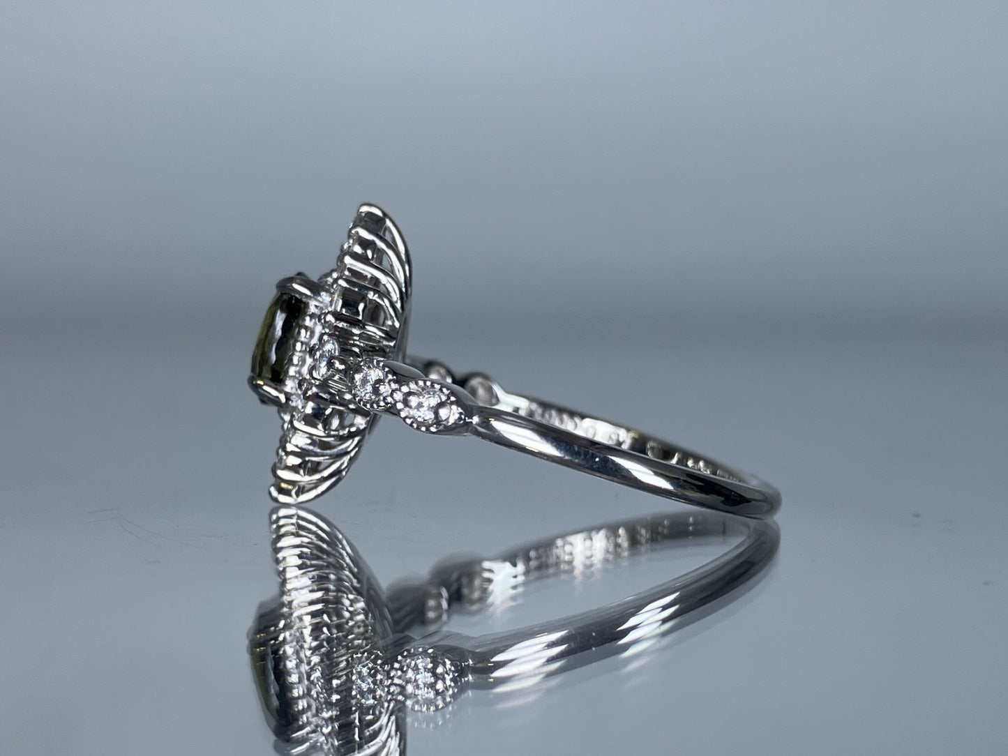 アレキサンドライト 0.91ct GIA鑑別書 D0.31ct PT900 4.3g 指輪 （JP14号） サイズ直し無料 4787S