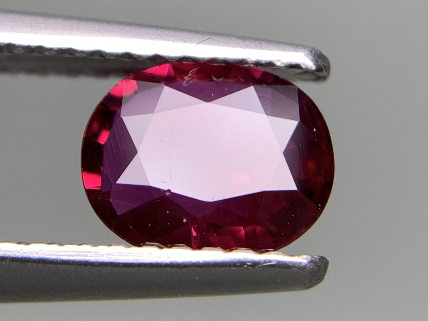 ルビー 天然 0.968ct 中央宝石ソーティング付き 7.13㎜×5.88㎜×2.45㎜ ルース（ 裸石 ） 6997Y
