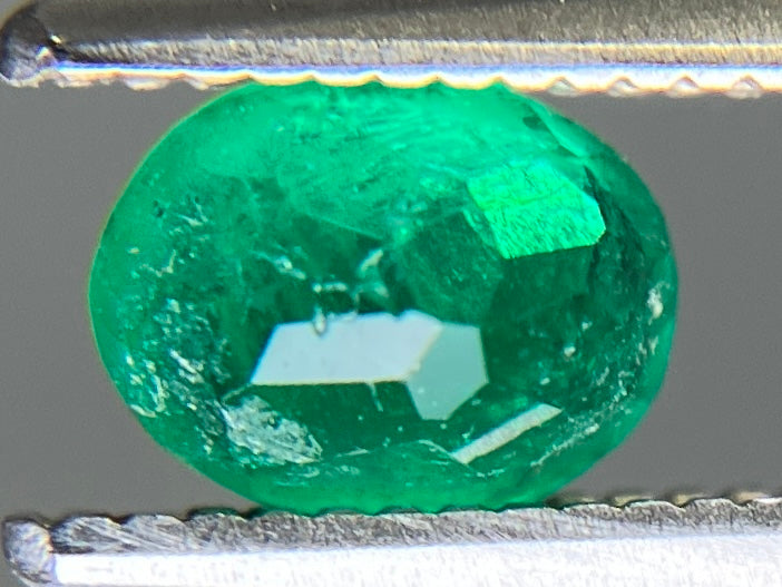 エメラルド 天然 0.536ct 宝石ソーティング付き 5.7㎜×4.4㎜×3.4㎜ ルース（ 裸石 ） 8030YY