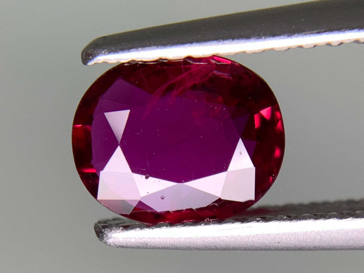 ルビー 天然 0.968ct 中央宝石ソーティング付き 7.13㎜×5.88㎜×2.45㎜ ルース（ 裸石 ） 6997Y