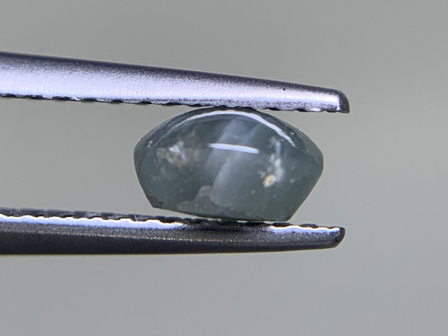 アレキサンドライトキャッツアイ 1.190ct  中央宝石ソーティング付き  5.7㎜×5.8㎜×3.4㎜  ルース（ 裸石 ） 3400Y