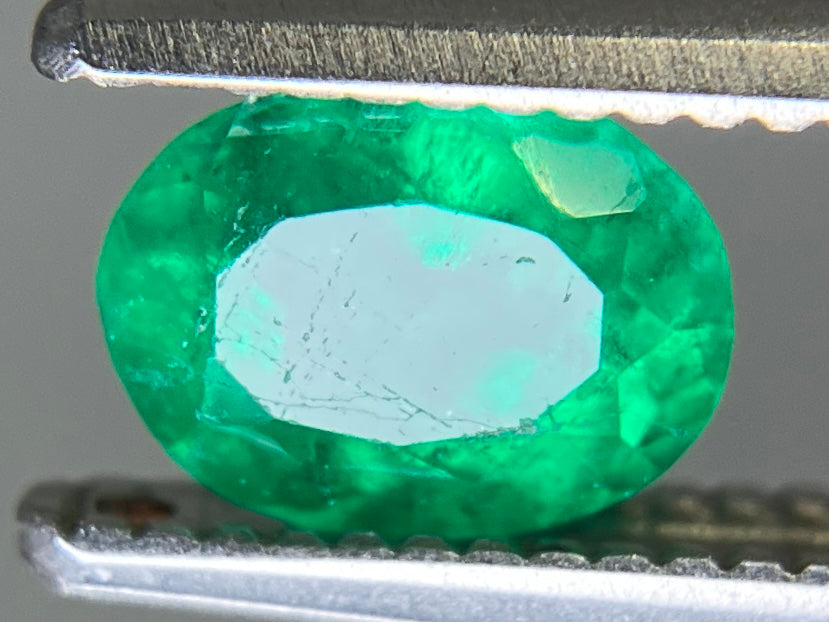 エメラルド 天然 0.536ct 宝石ソーティング付き 5.7㎜×4.4㎜×3.4㎜ ルース（ 裸石 ） 8030YY