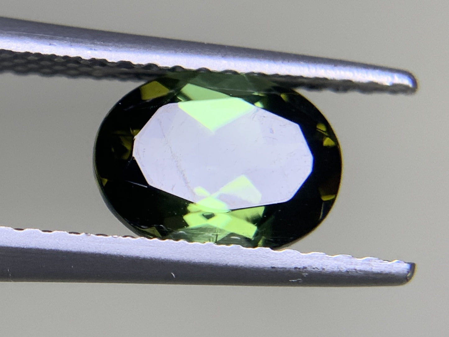グリーントルマリン 1.532ct  宝石ソーティング付き  8.0㎜×6.2㎜×4.2㎜  ルース（ 裸石 ） 2176Y
