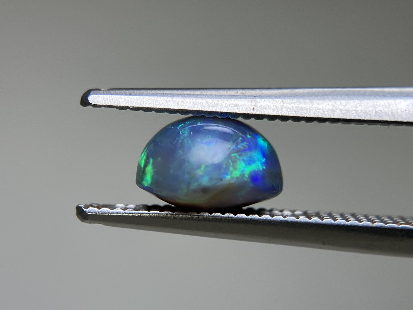 ブラックオパール  天然  1.311ct  中央宝石ソーティング付き  7.5㎜×6.6㎜×4.7㎜   ルース（ 裸石 ） 4843YY