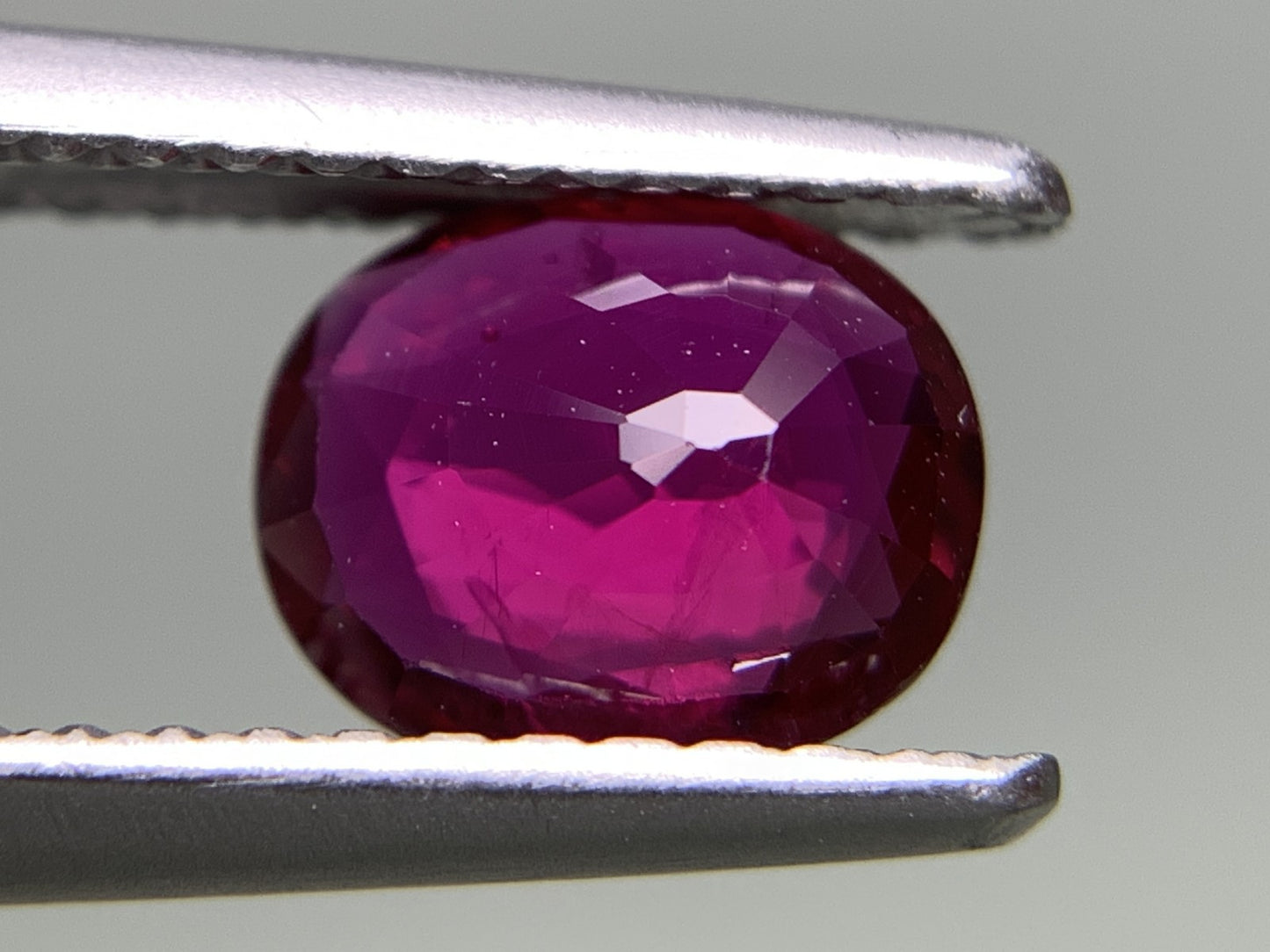ルビー 天然 0.968ct 中央宝石ソーティング付き 7.13㎜×5.88㎜×2.45㎜ ルース（ 裸石 ） 6997Y