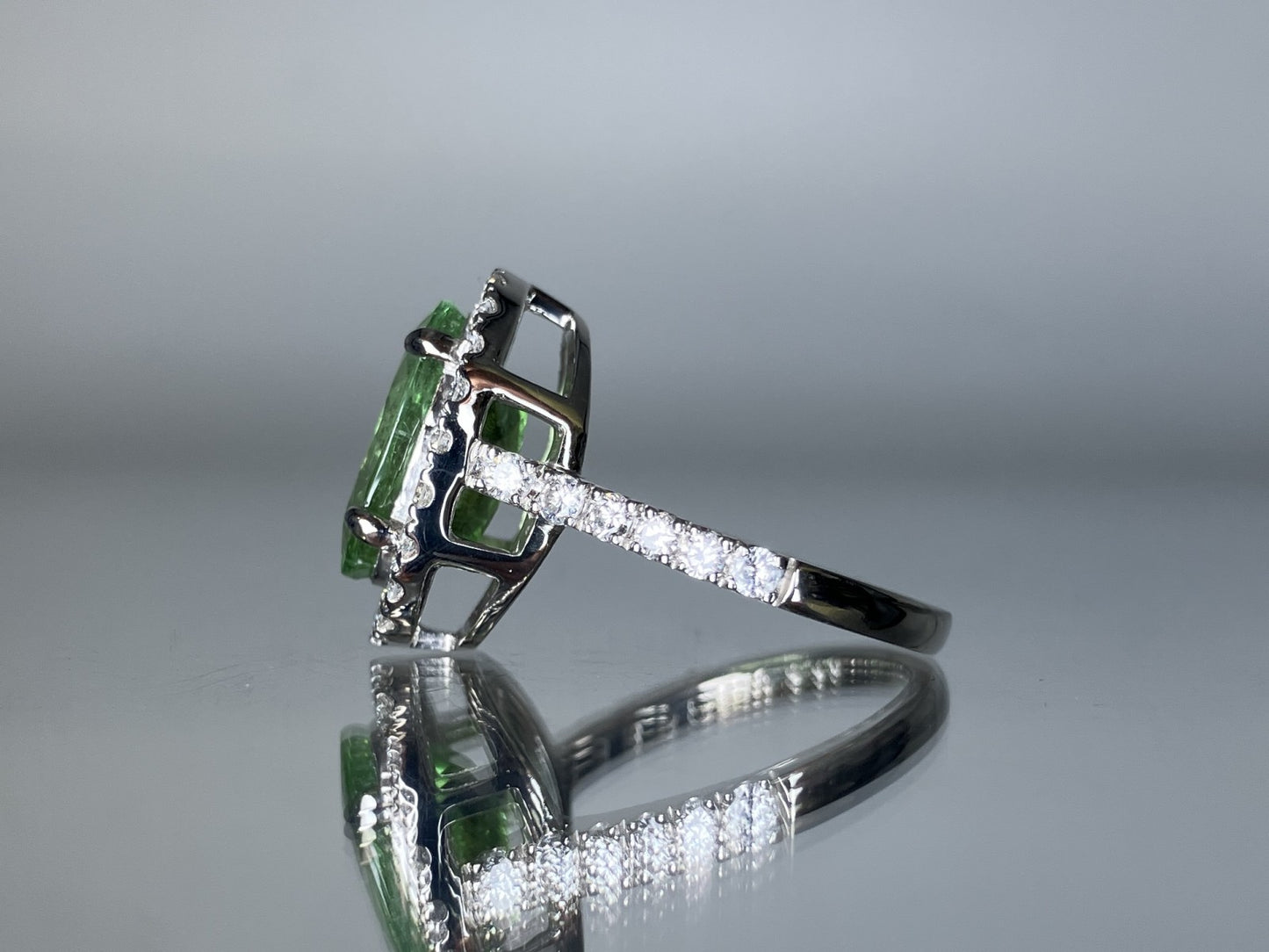 パライバトルマリン 4.40ct GIA鑑別書 D0.85ct PT900 7.4g 指輪 （JP13号） サイズ直し無料 7640S