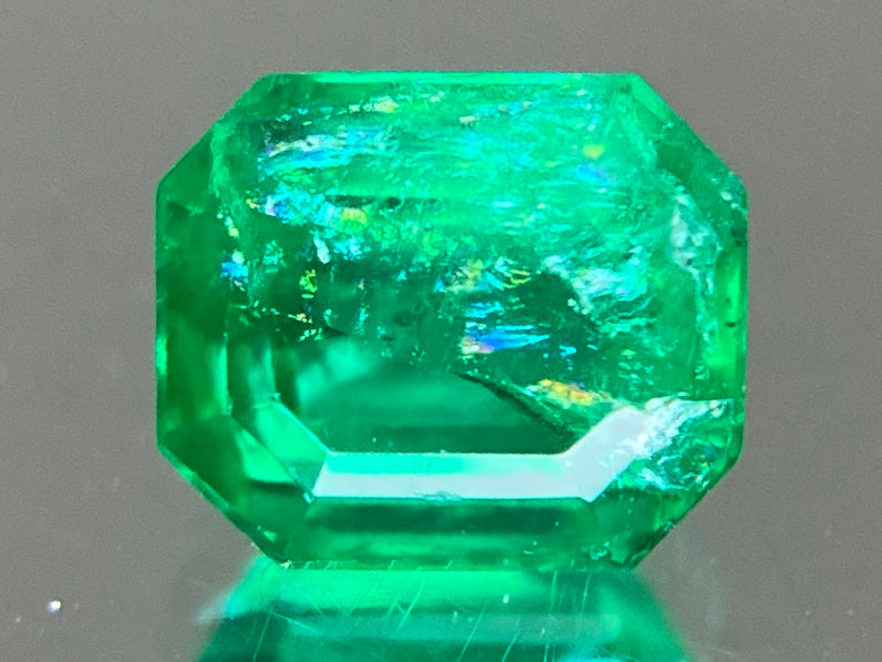 エメラルド 天然 0.517ct 宝石ソーティング付き 4.7㎜×3.9㎜×3.3㎜ ルース（ 裸石 ） 8029YY