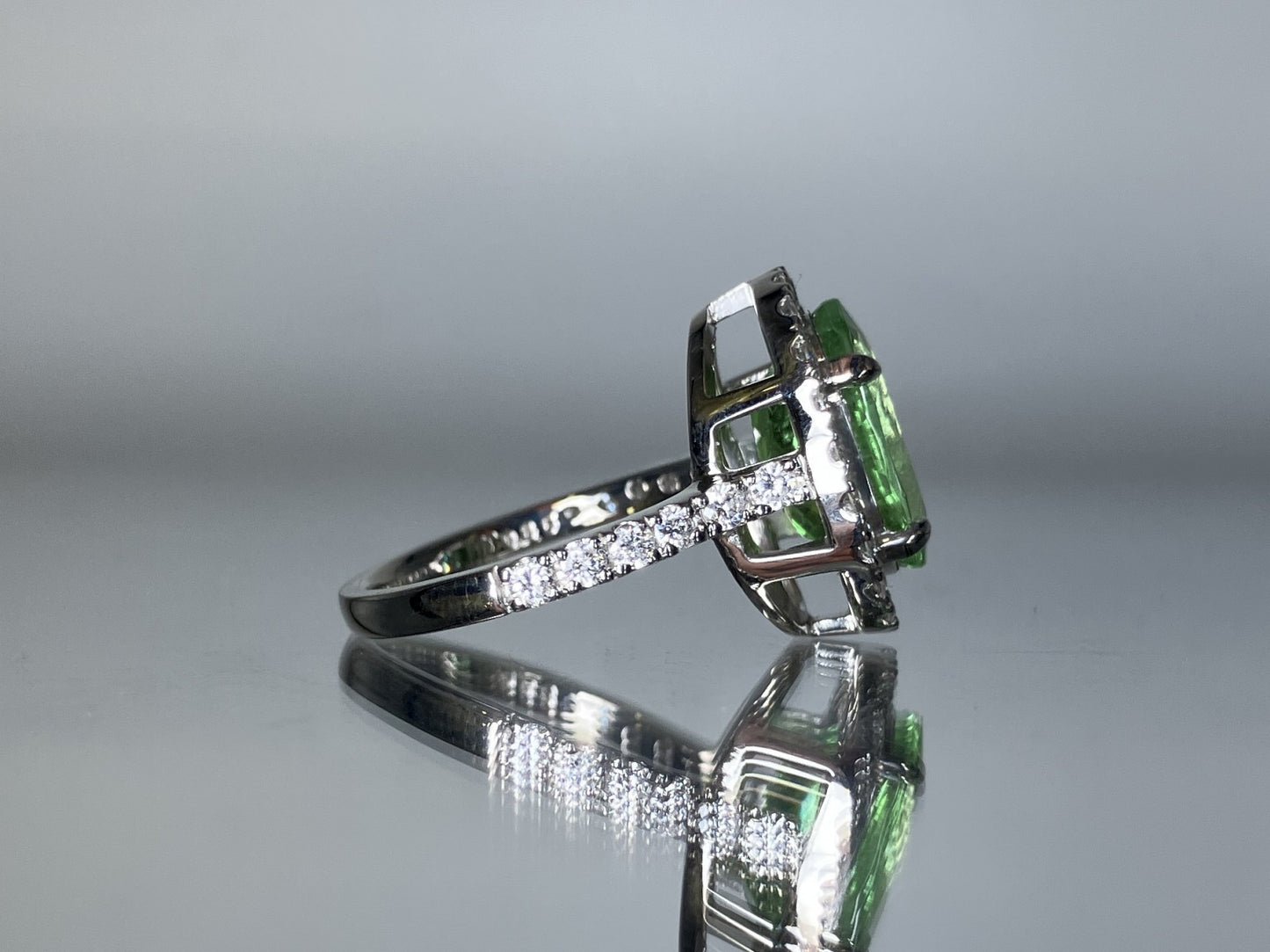 パライバトルマリン 4.40ct GIA鑑別書 D0.85ct PT900 7.4g 指輪 （JP13号） サイズ直し無料 7640S